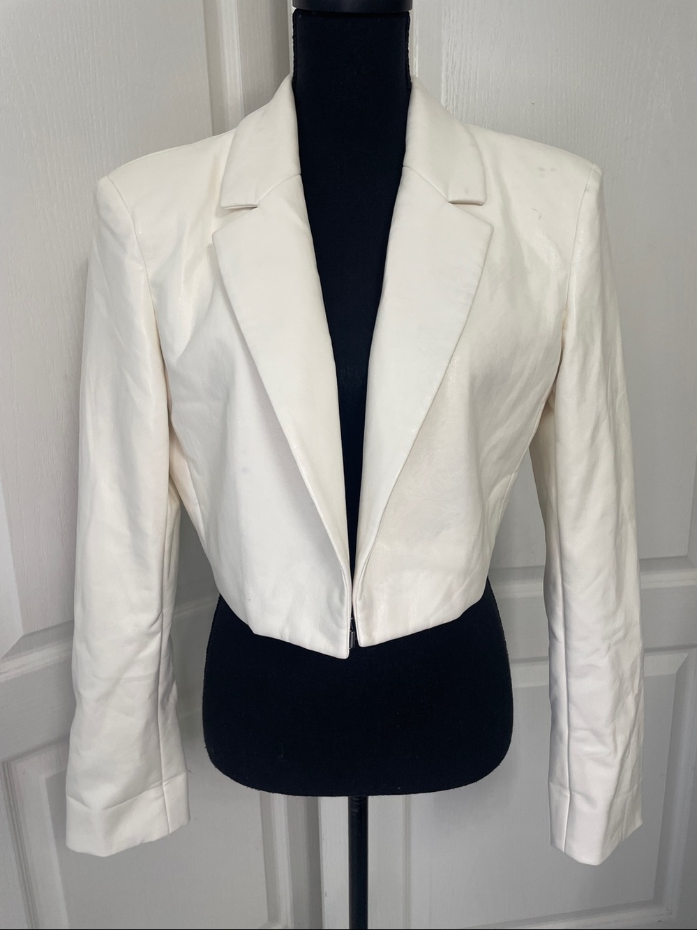 AS IS Alice + Olivia faux butter-soft leather cropped blazer ivory jacket US 12 - Picture 4 of 12